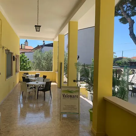 Valemare Bed & Breakfast 4*
